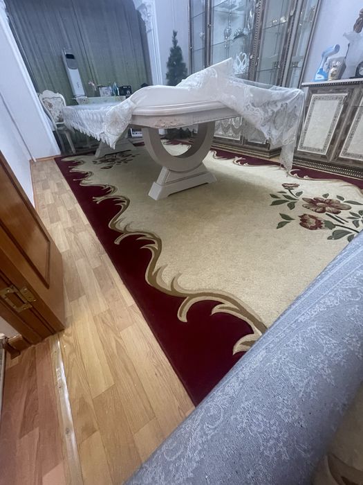 Продаем ковер состояние хорошее,чистый !