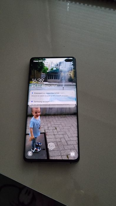 Продавам телефон самсунг