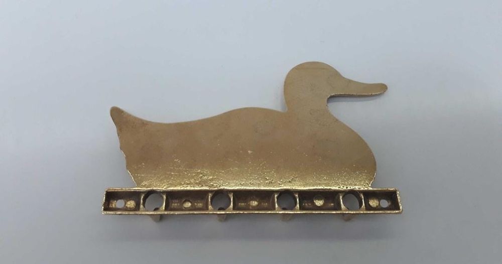 Cuier bronz chei, model rata