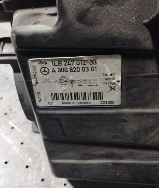 Far stanga A 906 820 03 61 Mercedes-Benz Sprinter a 2-a generatie 906