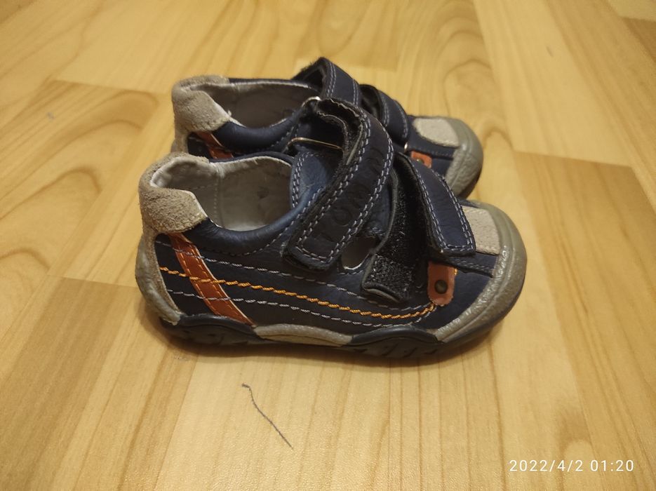 Продам детскую обувь.