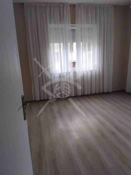 Дава се под наем Етаж от къща в Асеновград - 160 кв.м за 648.21 € - Снимка #7
