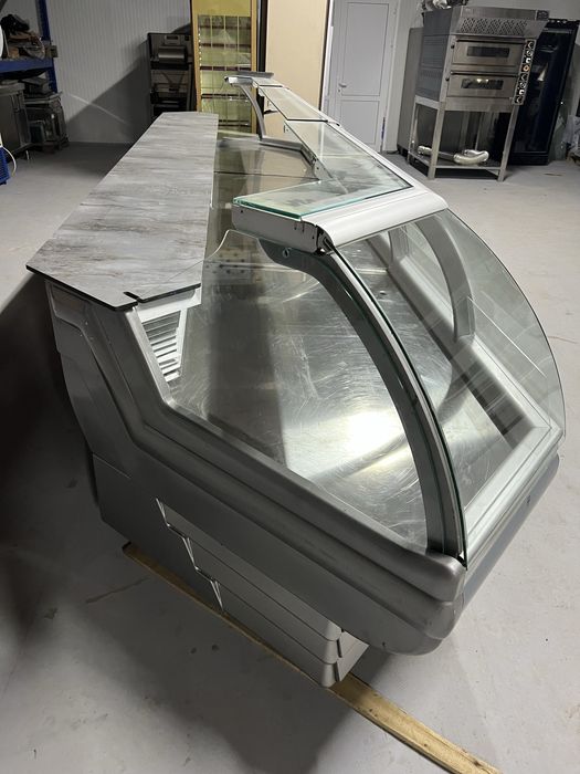 Vitrină frigorifică Misha – ideală pentru magazin / HoReCa