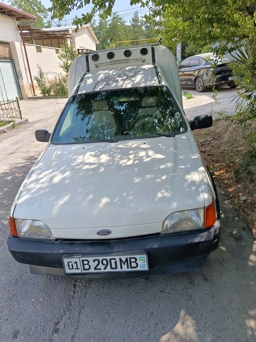 Продам машину Ford Курьер 1994