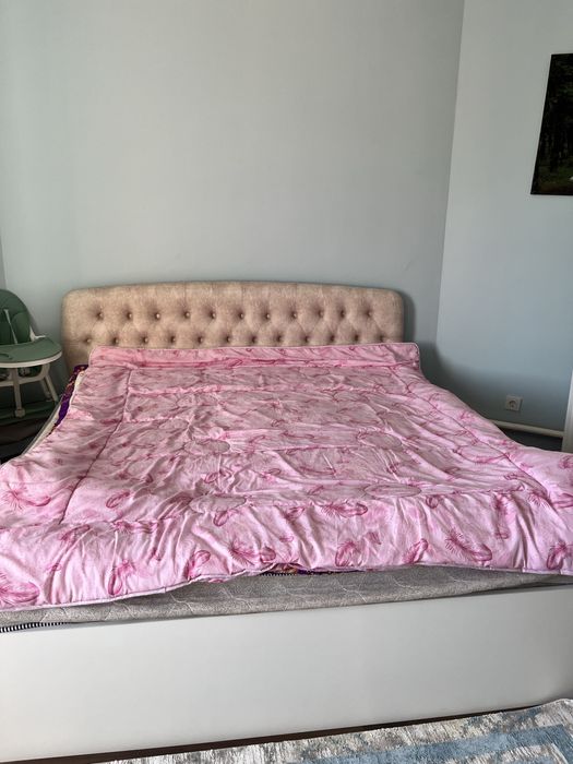 Продается спальный гарнитур в комплекте