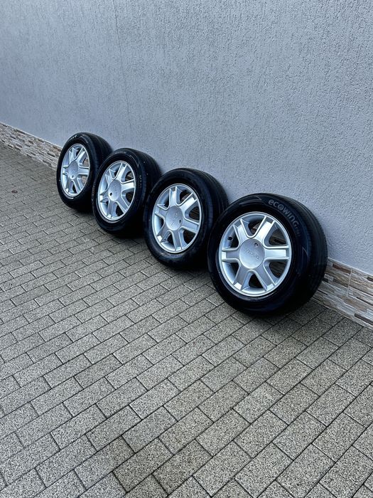 Vand 4 jante cu anvelope 450 lei