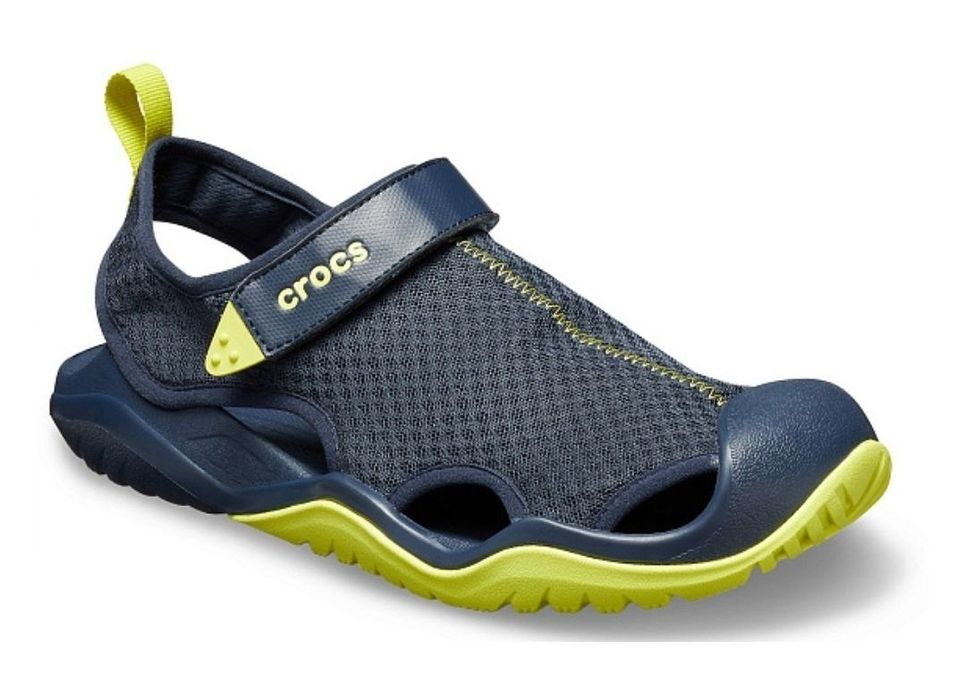 Сандалии Crocs в ассортименте.