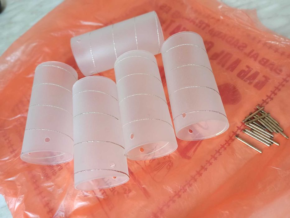 Люстра из пять ламп потолочный светильник.