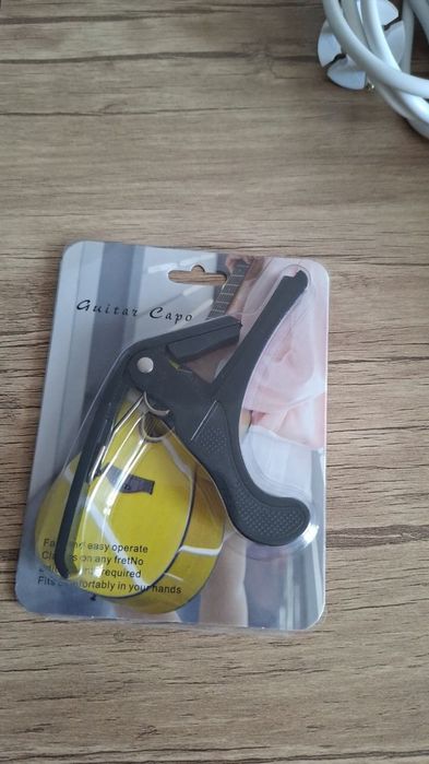 Gitara srochna sotiladi