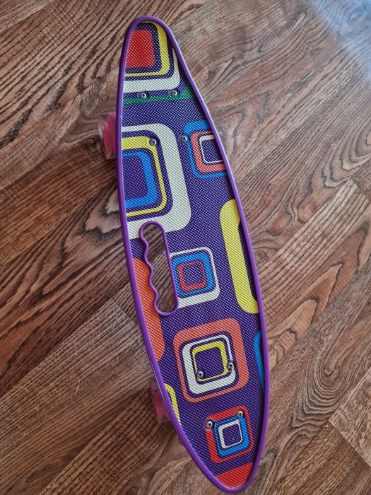 Продам новый скейт.