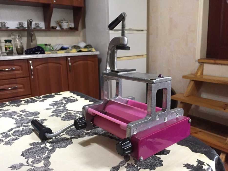 Тестораскатка--Лагманница  ( СССР)