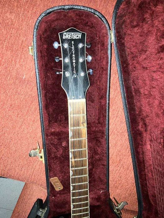 Продава Ел.китара Gretsch.С твърд калъф .