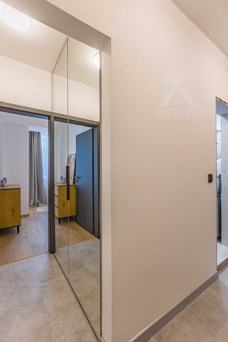 Продава се луксозен, 2- стаен апартамент в ж. кв. Младост 1