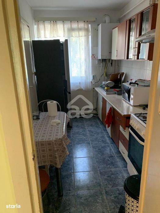 Apartament 4 camere de închiriat!