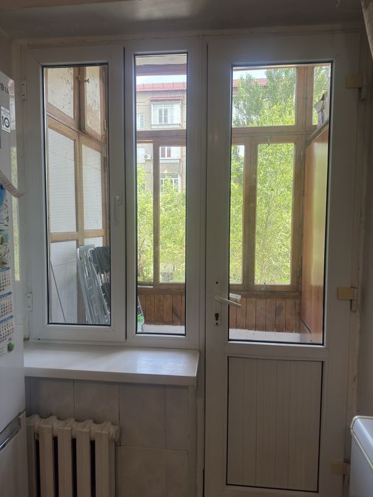 Продам пластиковый дверь
