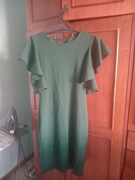 Продам женские платья