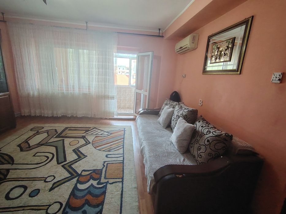 Închiriez apartament