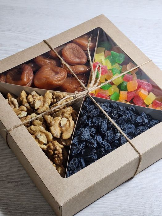 Подарочный набор сухофруктов и орехов sovga quruq meva nabor
