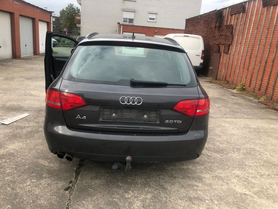 Dezmembrez Audi A4 B8 cod culoare LZ9Y