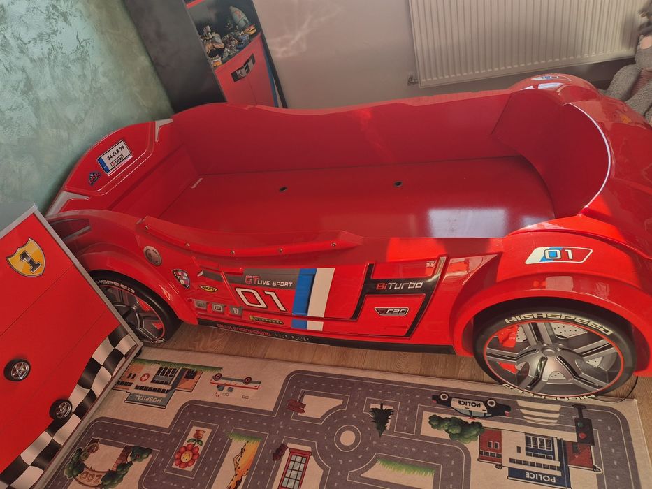 De vânzare pat formula 1. În preț este inclusa și salteaua.