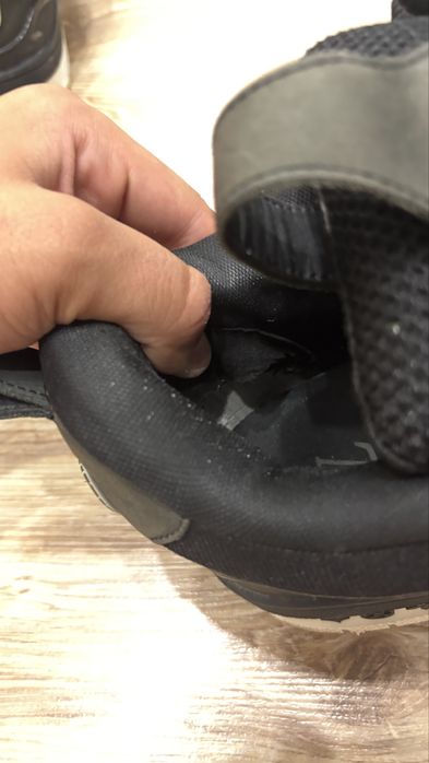 Lv skates.