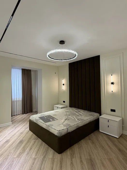 Сотилади Квартира ЦУМ Мирабад Ц7 4\\3\\4 90м2 новый ремонт ор-р Ойбек