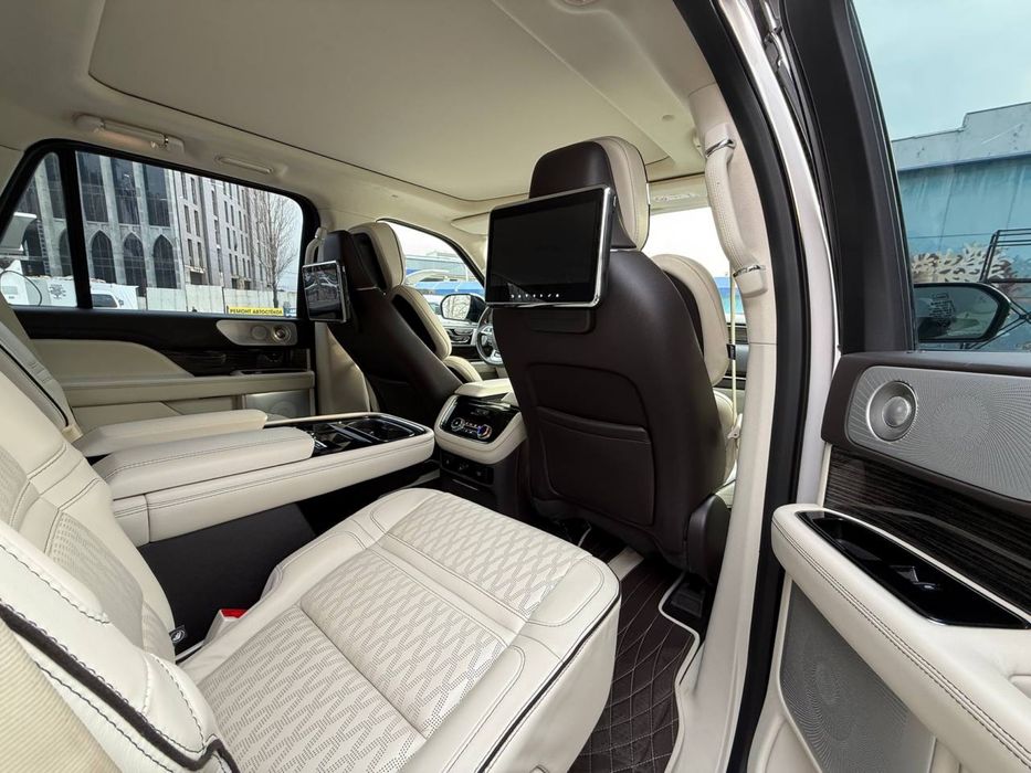 Lincoln Navigator Black Label