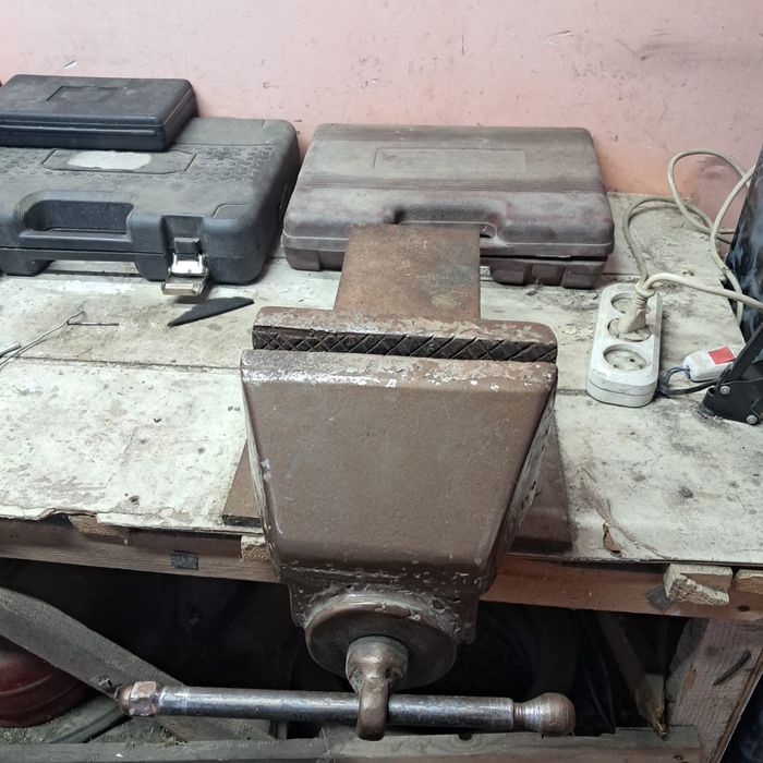 Продам тиски хтс