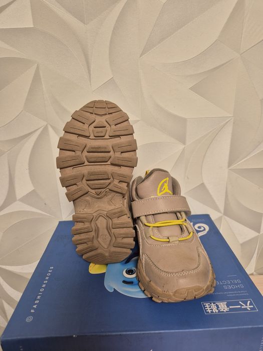 Продам кроссовки