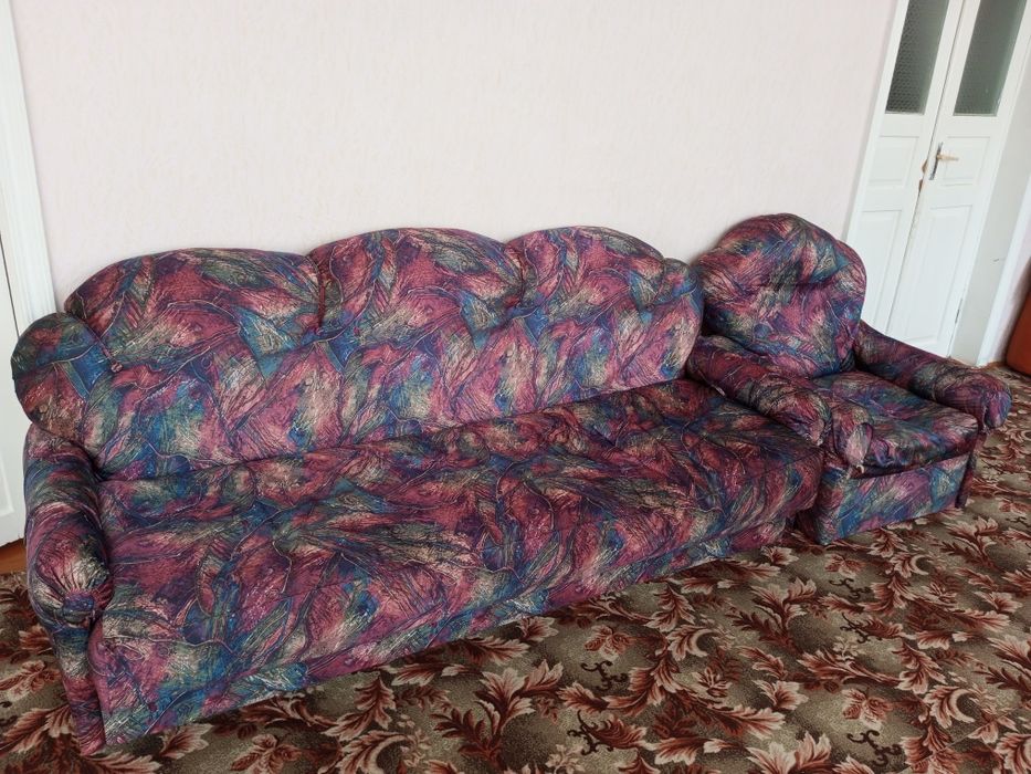 Диван 2 та креслоси билан сотилади