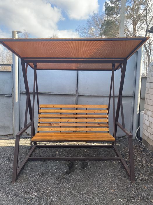 Садовая качеля с навесом