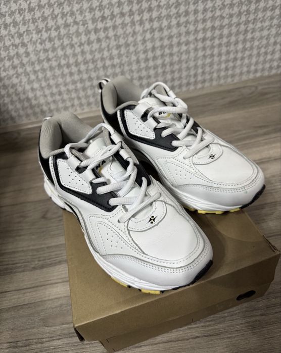 Кроссовки белые женские