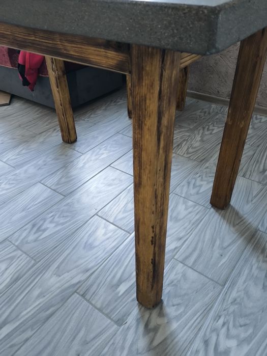 Стол с каменной столешницей