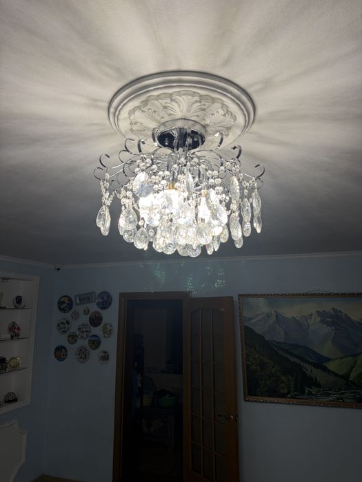 Продам красивую люстру