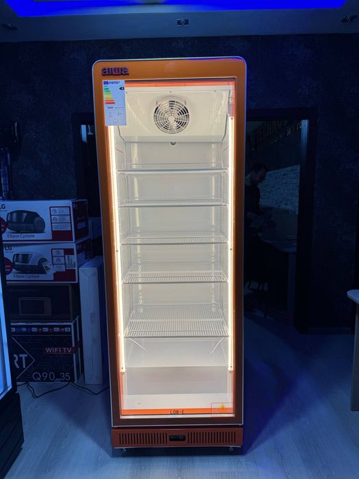 Продаются витринные холодильники.