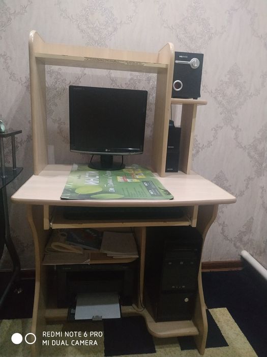 Kompyuter stoli bilan sotiladi