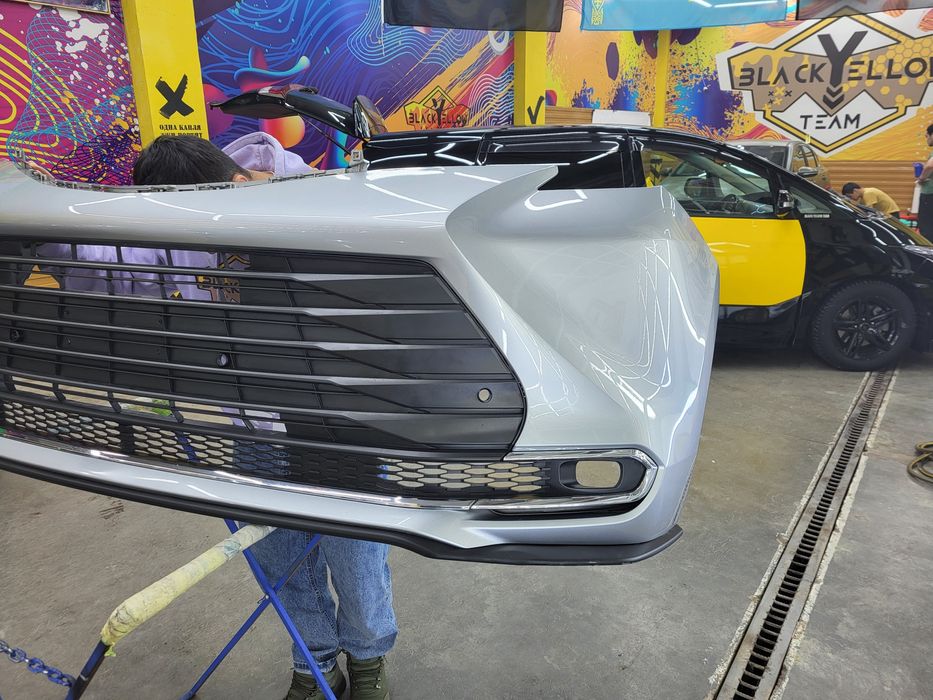 Продам передний бампер Тойоты Сиенны