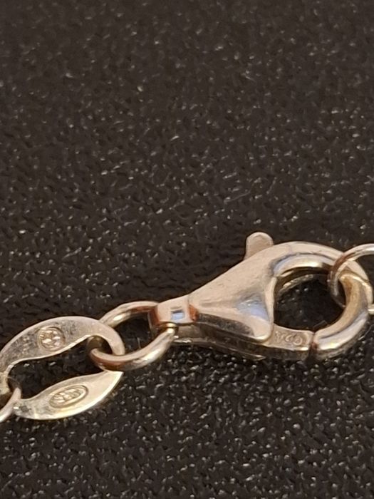 Vând lanț delicat din argint