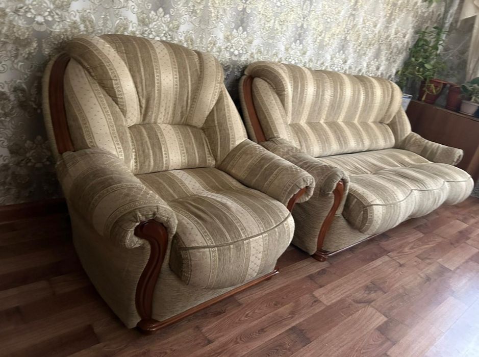 Продаем диван и два кресла