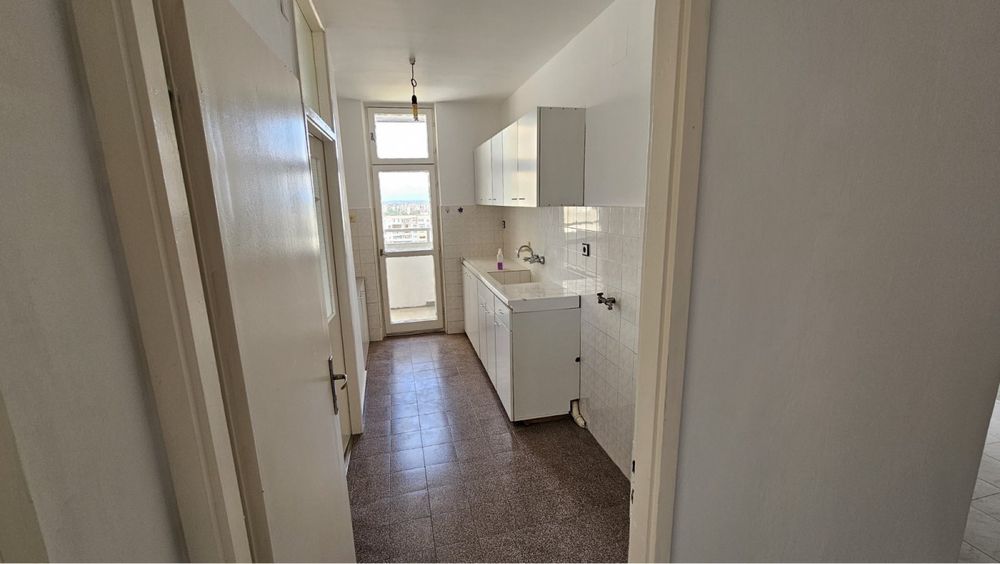 Продава се Тристаен апартамент в Пловдив, Тракия - 85 кв.м за 1353 €/кв.м - Снимка #3