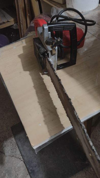 Електрически верижен трион