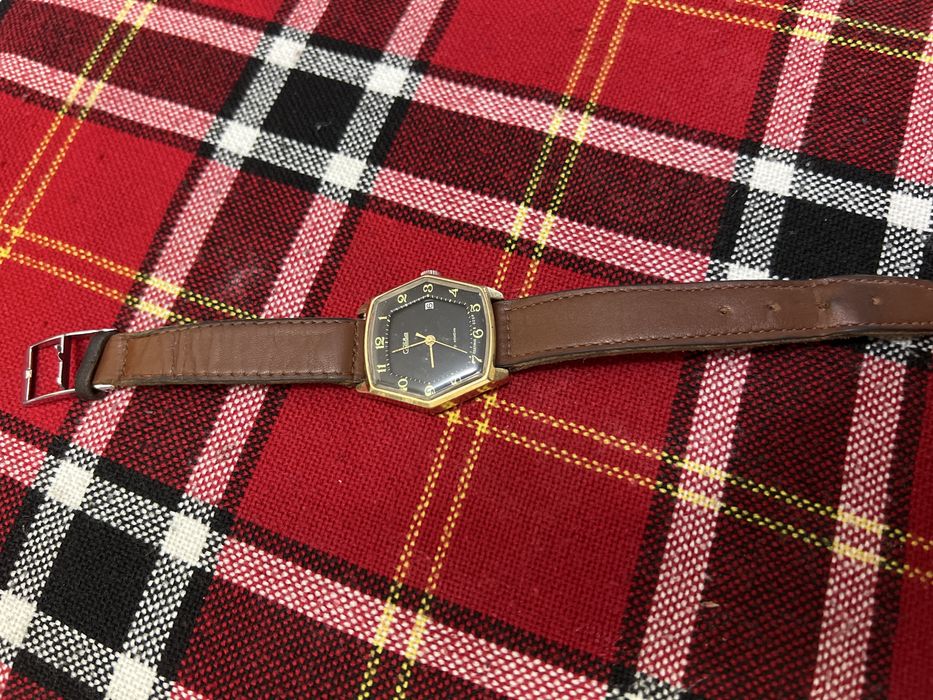 Часовник слава самонавиващ