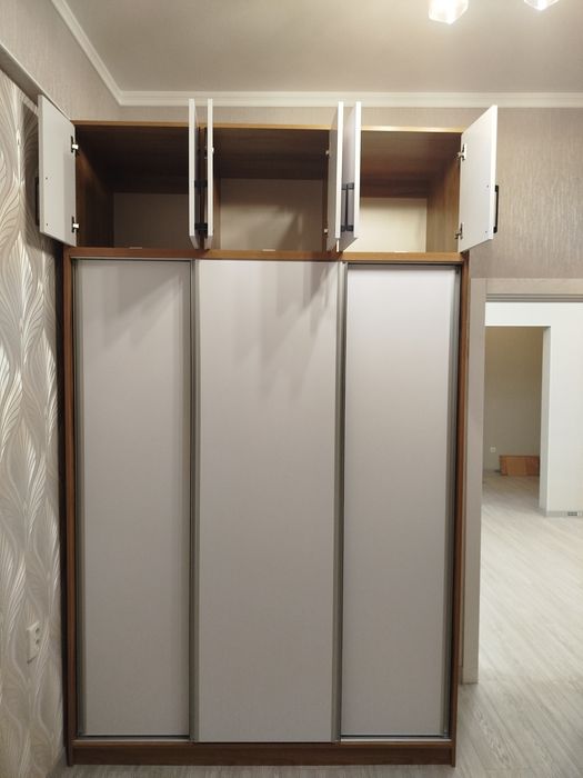 Шкаф hi-tech комбинированный цвет из материала ЛДСП