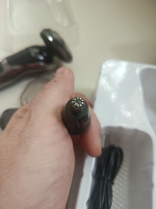 Продам электро бритву 3 в 1