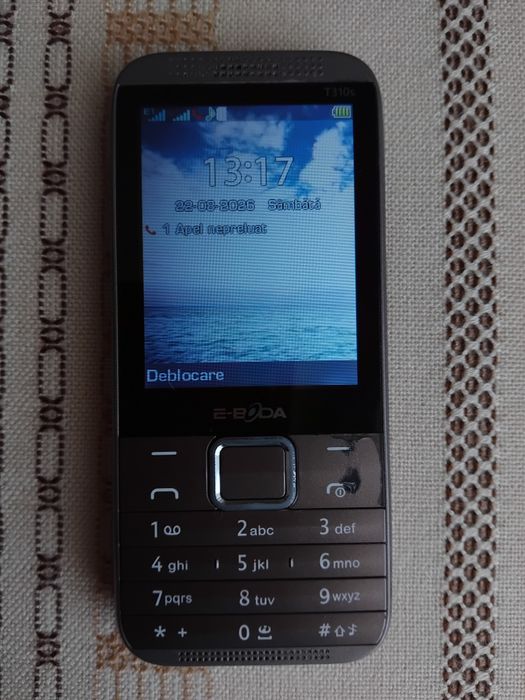 Telefon E-boda cu încărcător