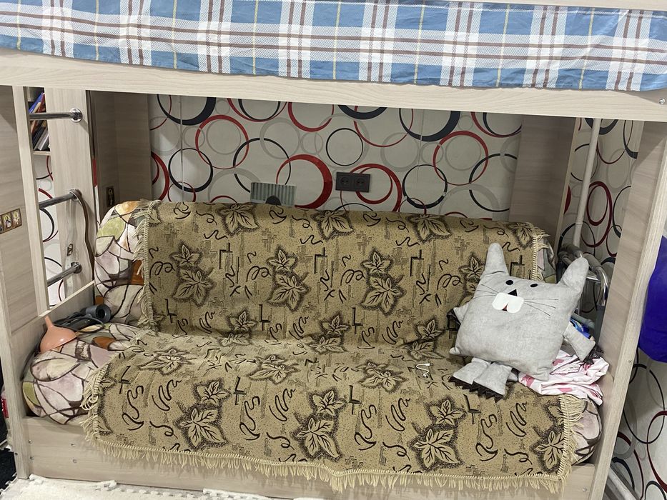 Продам кровать двухярусную