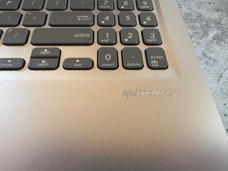 Vând laptop asus