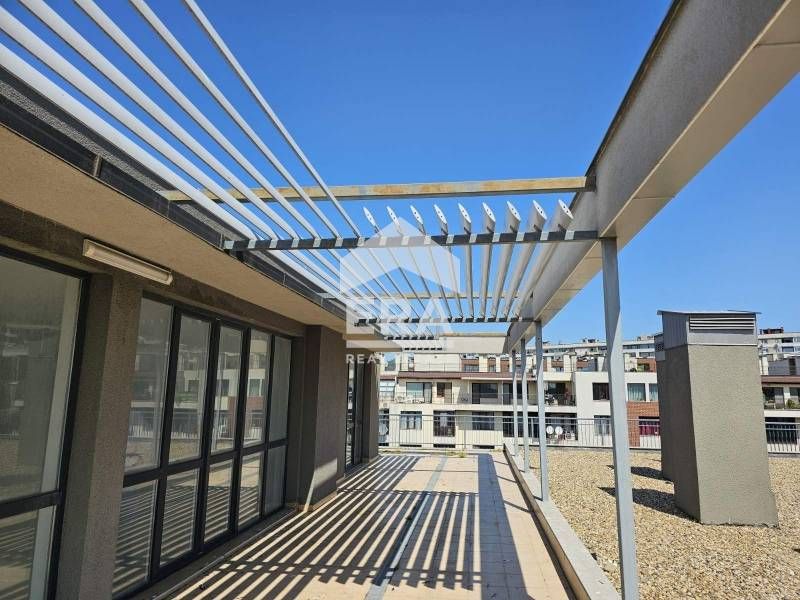 Четиристаен просторен апартамент в жк Левски град Варна