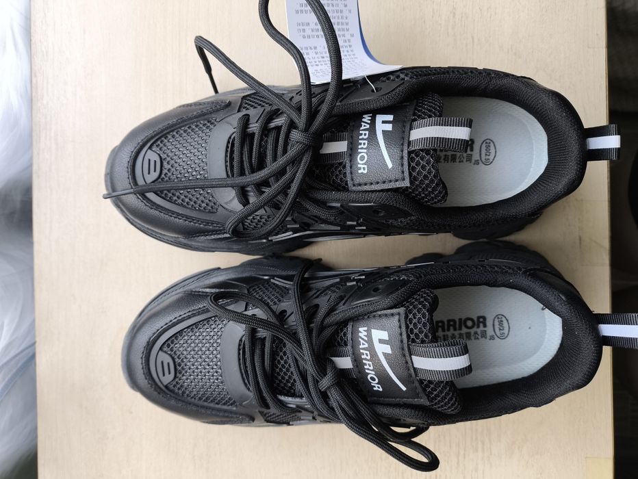 Продаю летние кроссовки