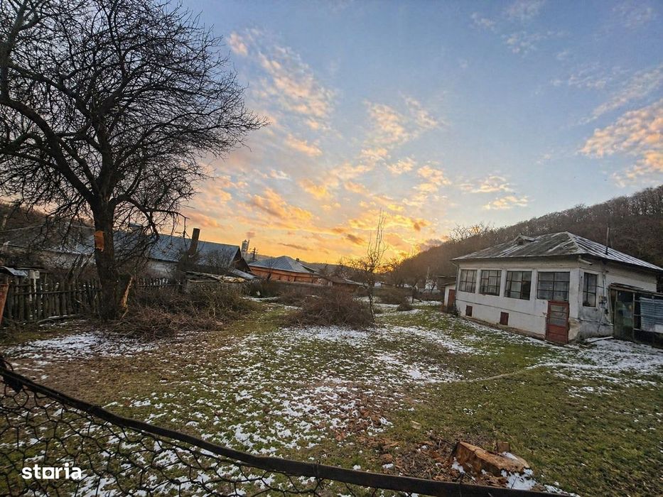 Teren 1.002 mp langa Manastirea Namaesti